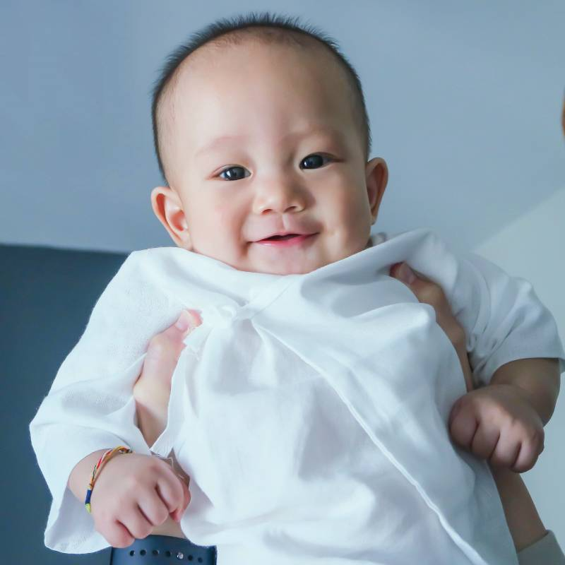 Suzuran Baby daily wear collection that is highly breathable and permeable to whisk the moist away and keep baby's body dry, cool and comfortable.  