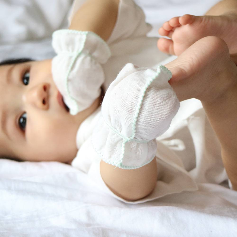Let your baby chew on our Suzuran Baby Gauze Glove with no worries as it is antibacterial, breathable and dries quickly. 
