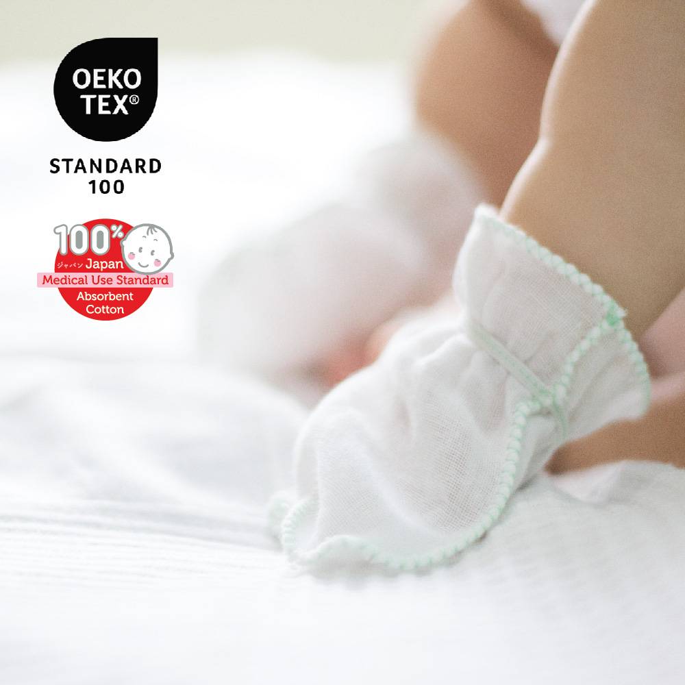 Suzuran Baby Gauze Glove is made from 100% Japan Medical Use Standard Absorbent Cotton and is OEKO TEX Certified.