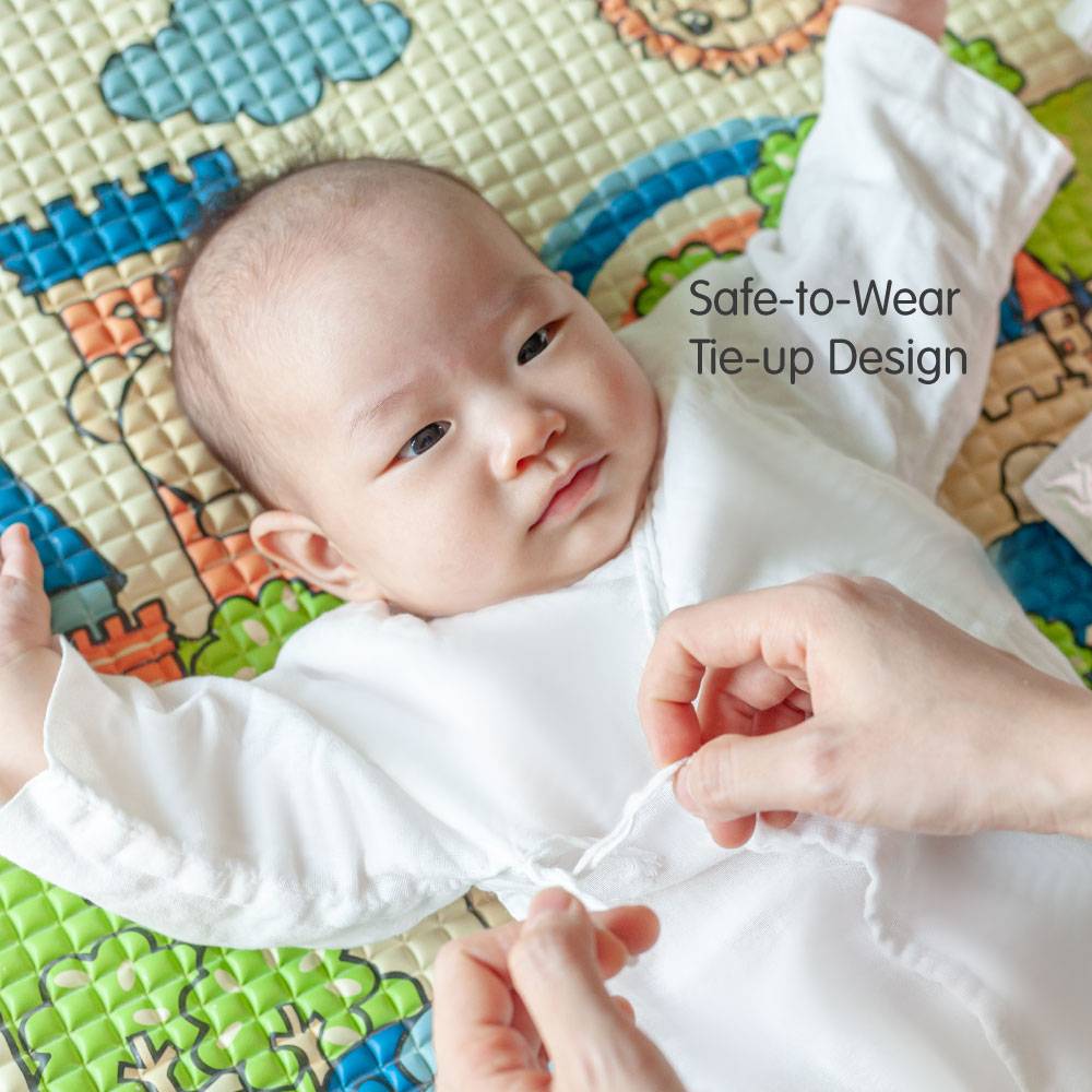 Suzuran Baby Gauze Long Undershirt has a safe-to-wear tie-up design for easy put on and take off during diaper change. 