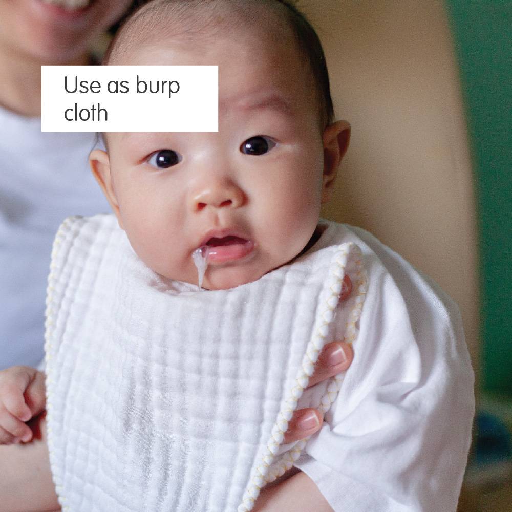 Suzuran Baby Gauze Sweat Pad can be used a burp cloth.