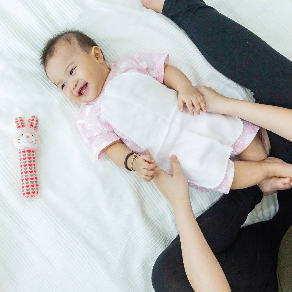 Suzuran Baby Gauze Sweat Pad is high permeability to keep baby’s back cool and dry during naptime, playtime and bedtime.