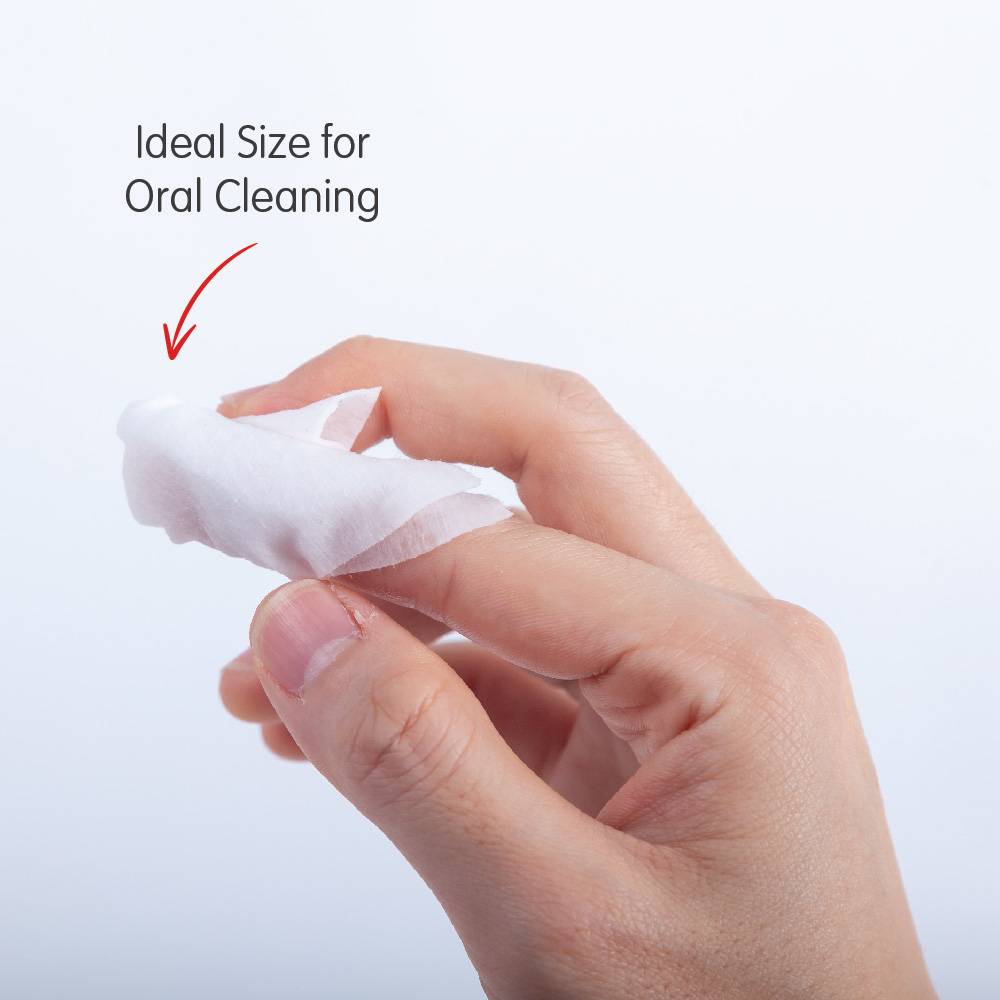 Suzuran Baby Wet Cleaning Cotton has the ideal size for baby's oral cleaning.